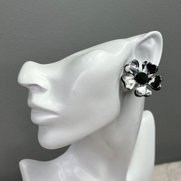 Floral Earrings Black White Marbled Braided Center Large Daisy Heart Shape Petal - Picture 2 of 5